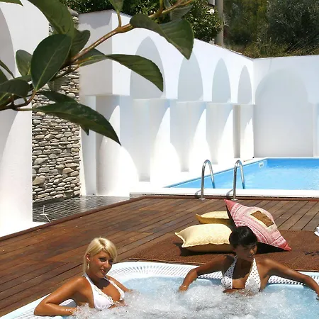 Residencia El Chupito Holistic 2*